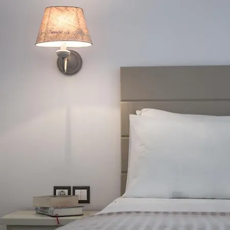 Faros Small And Restaurant