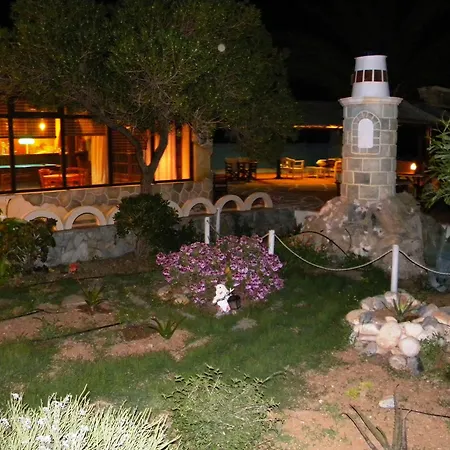Faros Small & Restaurant