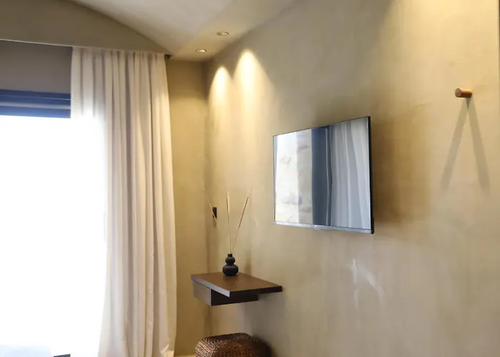 Faros Small And Restaurant