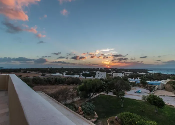 فندق Faros Small And Restaurant